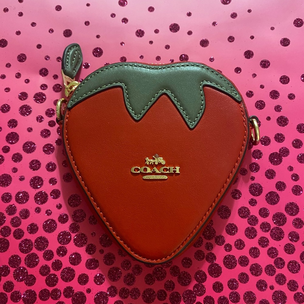 🍓🍓🍓Coach🍓🍓🍓Strawberry coin case. NWT